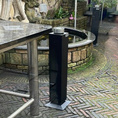 Buiten asbakken model Cubo 17 Vrijstaande buiten asbak kopen? De Cubo Pole behoort tot de beste buitenasbakken die de markt u te bieden heeft.